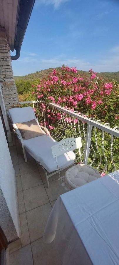 Studio Apartman Tomi - Seaview Vis Dış mekan fotoğraf