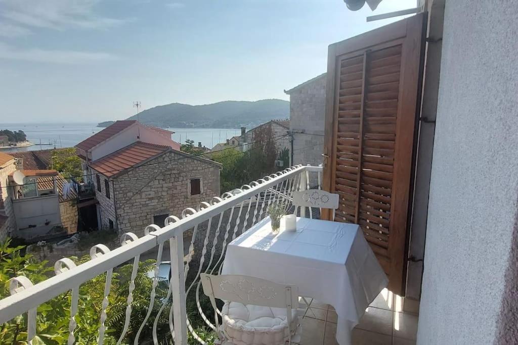 Studio Apartman Tomi - Seaview Vis Dış mekan fotoğraf