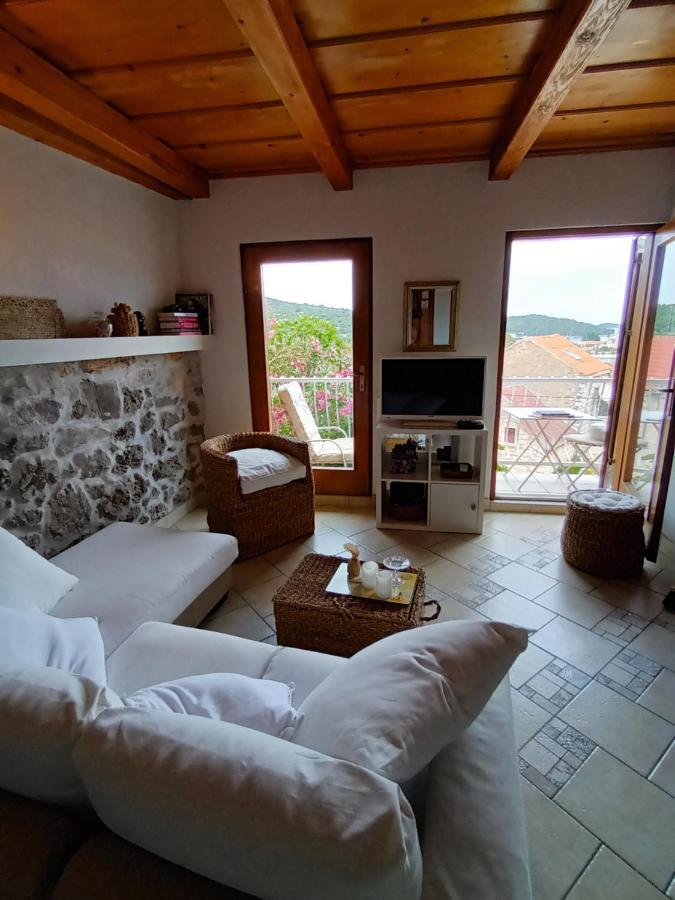 Studio Apartman Tomi - Seaview Vis Dış mekan fotoğraf